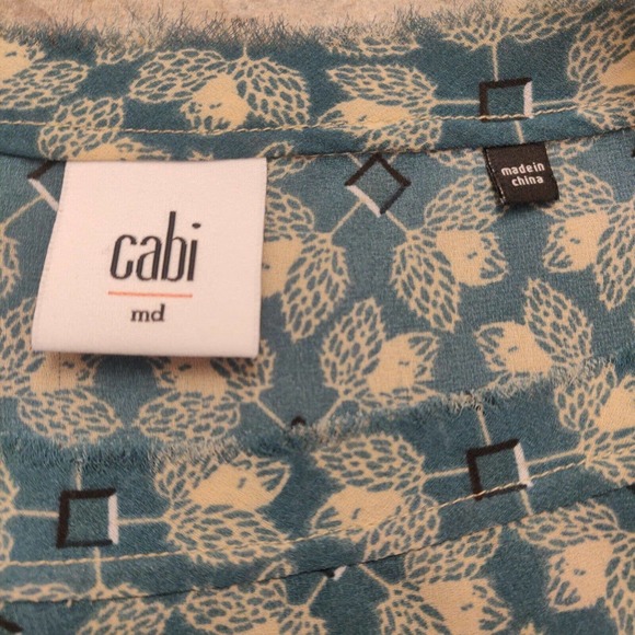 Cabi Women's Blouse 3/4 Sleeve Size Medium Green Print Flowy Sheer - Picture 3 of 6